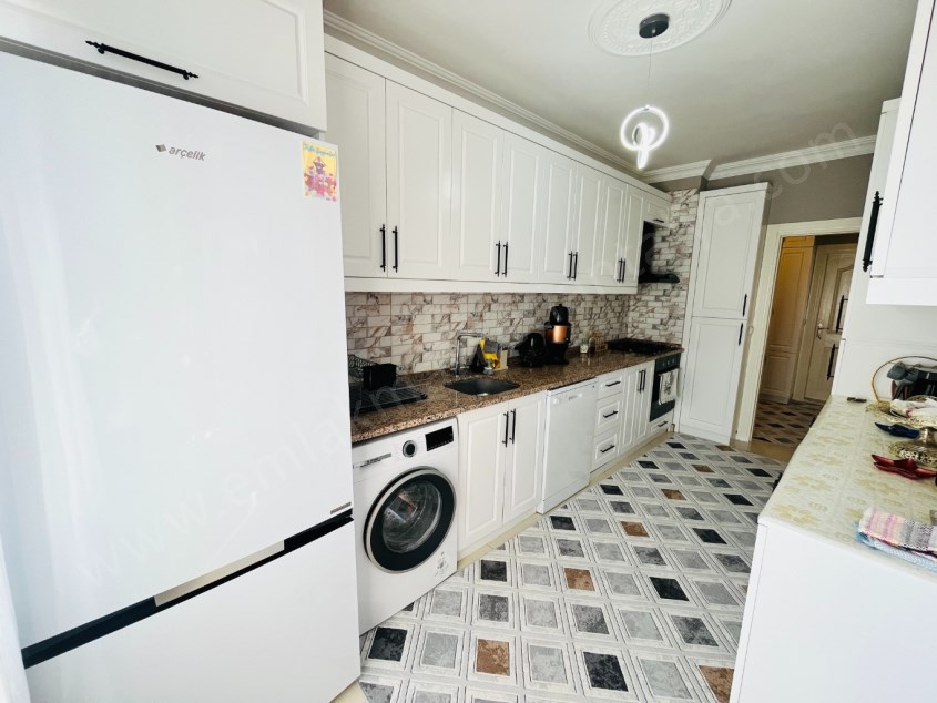 İÇİ FULL YAPILI GÜNEY CEPHE ASANSÖRLÜ FIRSAT ARAKAT 2+1