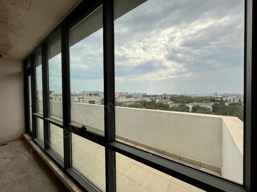 FULL DENİZ MANZARALI PLAZADA KİRALIK OFİS