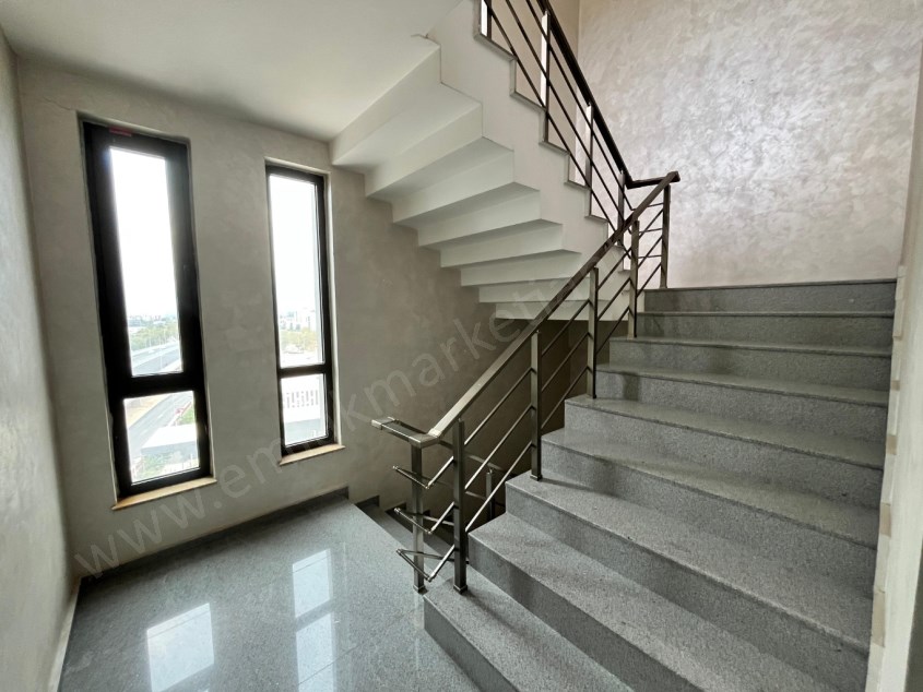 FULL DENİZ MANZARALI PLAZADA KİRALIK OFİS
