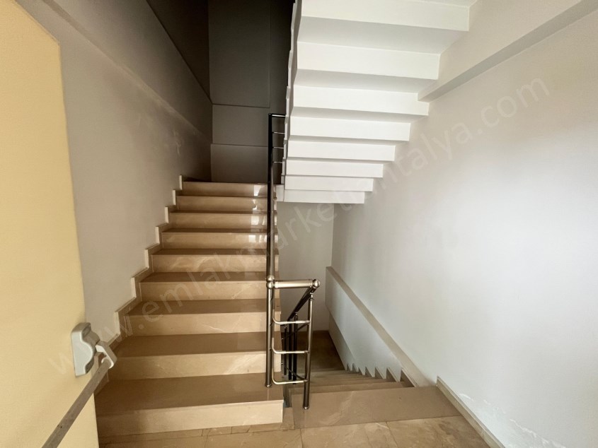 FULL DENİZ MANZARALI PLAZADA KİRALIK OFİS