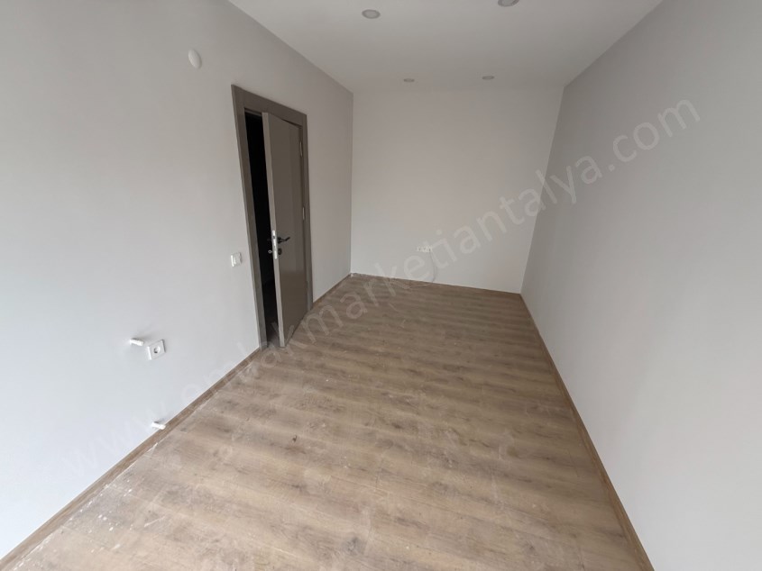 HASTANEYE YÜRÜME MESAFESİNDE GENİŞ KULLANIŞLI 1+1 DUBLEKS