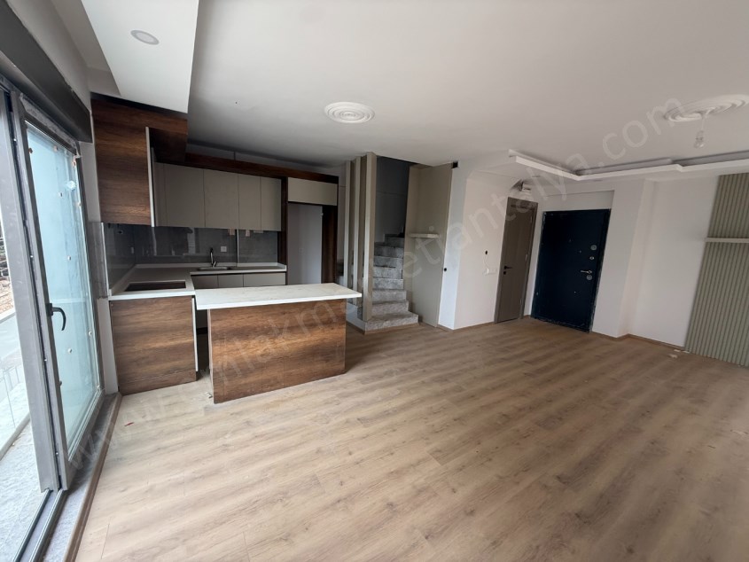 HASTANEYE YÜRÜME MESAFESİNDE GENİŞ KULLANIŞLI 1+1 DUBLEKS