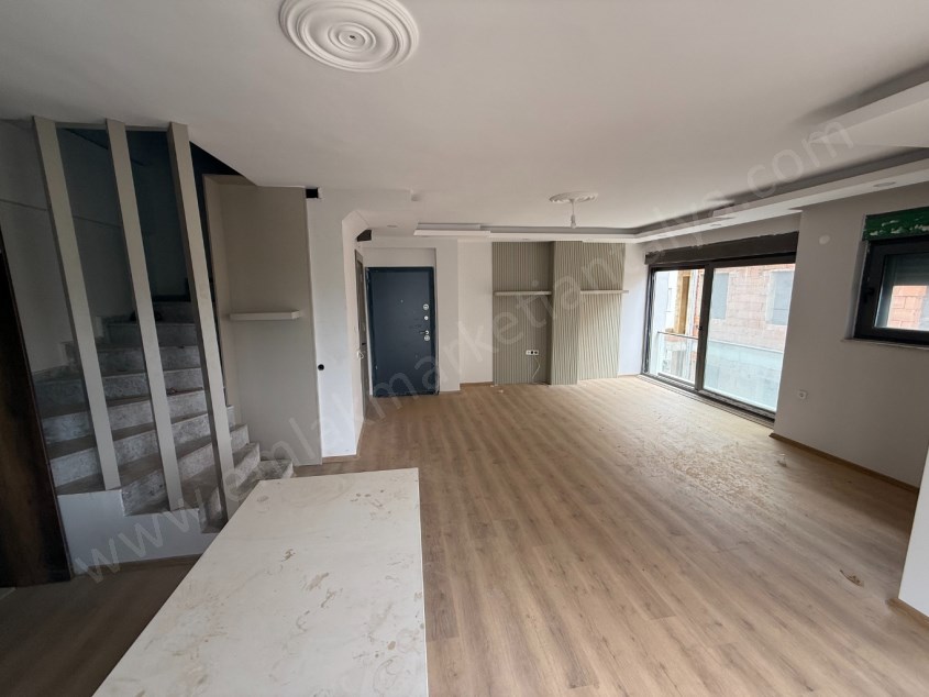 HASTANEYE YÜRÜME MESAFESİNDE GENİŞ KULLANIŞLI 1+1 DUBLEKS