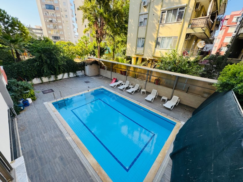 MEYDANKAVAĞINDA HAVUZLU SİTEDE KATTA LÜKS 2+1