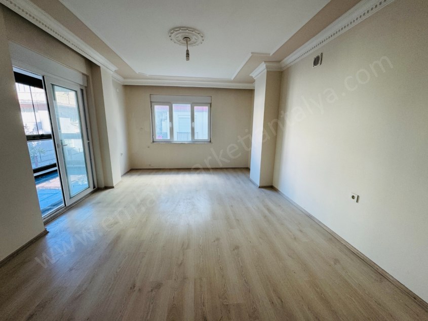 MEYDANKAVAĞINDA HAVUZLU SİTEDE KATTA LÜKS 2+1