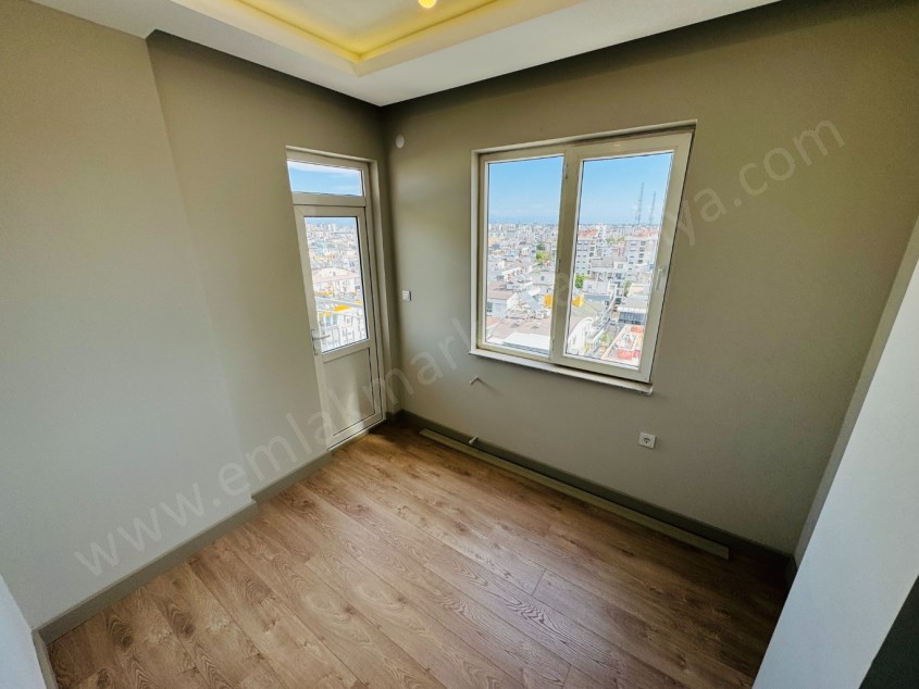 ŞEHİTLER PARKI DİBİ, SİTE İÇİ, DÖRT CEPHELİ, GENİŞ YAPILI DAİRE