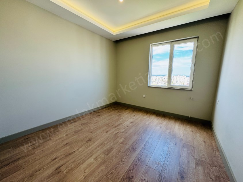 ŞEHİTLER PARKI DİBİ, SİTE İÇİ, DÖRT CEPHELİ, GENİŞ YAPILI DAİRE
