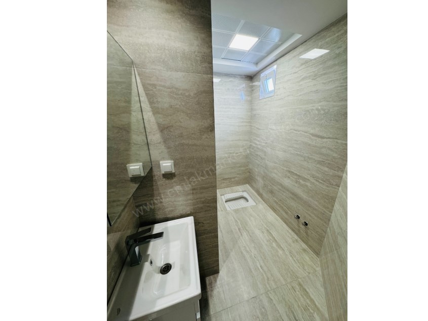 ŞEHİTLER PARKI DİBİ, SİTE İÇİ, DÖRT CEPHELİ, GENİŞ YAPILI DAİRE