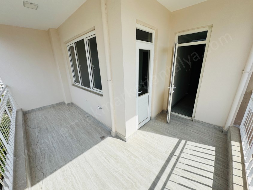ŞEHİTLER PARKI DİBİ, SİTE İÇİ, DÖRT CEPHELİ, GENİŞ YAPILI DAİRE