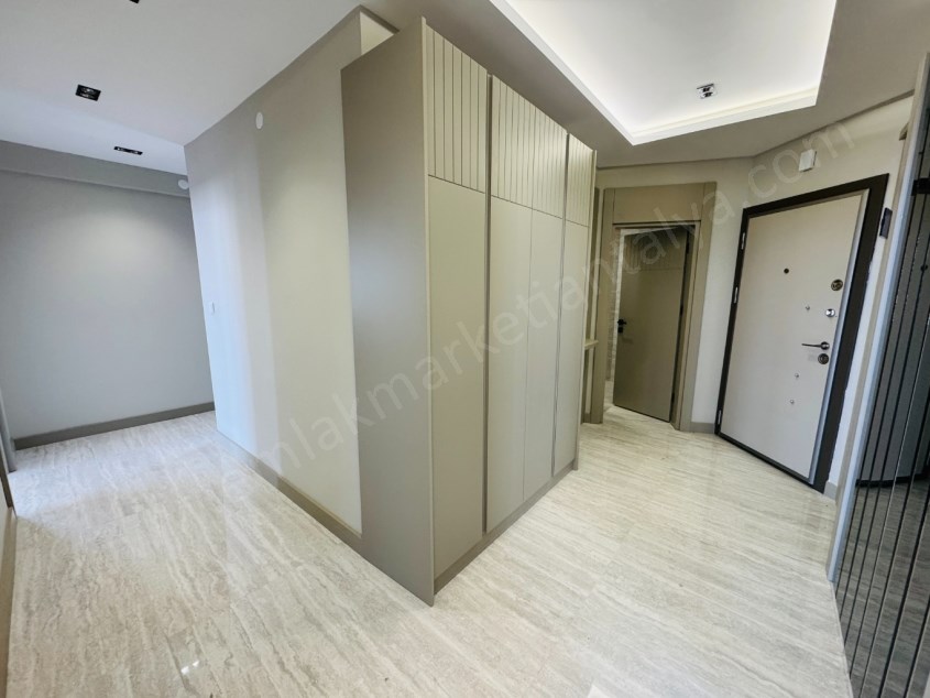 ŞEHİTLER PARKI DİBİ, SİTE İÇİ, DÖRT CEPHELİ, GENİŞ YAPILI DAİRE