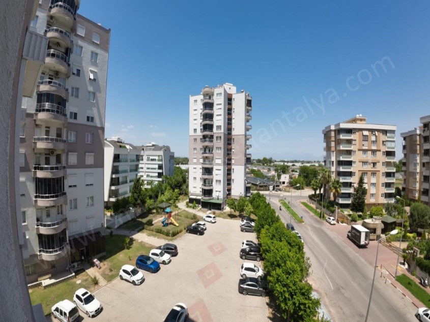 MANZARALI SİTE İÇİNDE DOĞALGAZLI GÜVENLİKLİ HAVUZLU  OTOPARKLI AYRI MUTFAKLI 2+1