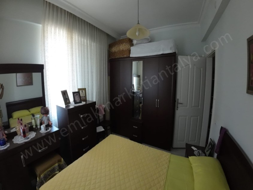MANZARALI SİTE İÇİNDE DOĞALGAZLI GÜVENLİKLİ HAVUZLU  OTOPARKLI AYRI MUTFAKLI 2+1