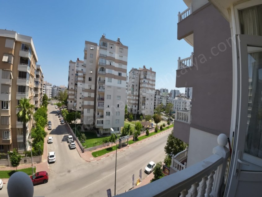 MANZARALI SİTE İÇİNDE DOĞALGAZLI GÜVENLİKLİ HAVUZLU  OTOPARKLI AYRI MUTFAKLI 2+1