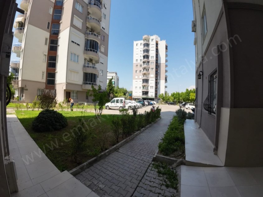 MANZARALI SİTE İÇİNDE DOĞALGAZLI GÜVENLİKLİ HAVUZLU  OTOPARKLI AYRI MUTFAKLI 2+1