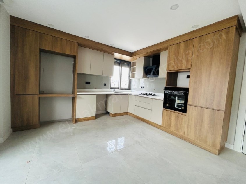 VARLIKTA ULTRA LÜKS ÖNÜ FULL AÇIK 5+1 DUBLEKS 