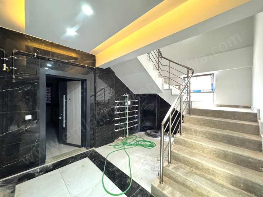 GÜVENLİK MAHALLESİNDE KATTA SIFIR 2+1 FIRSAT DAİRE