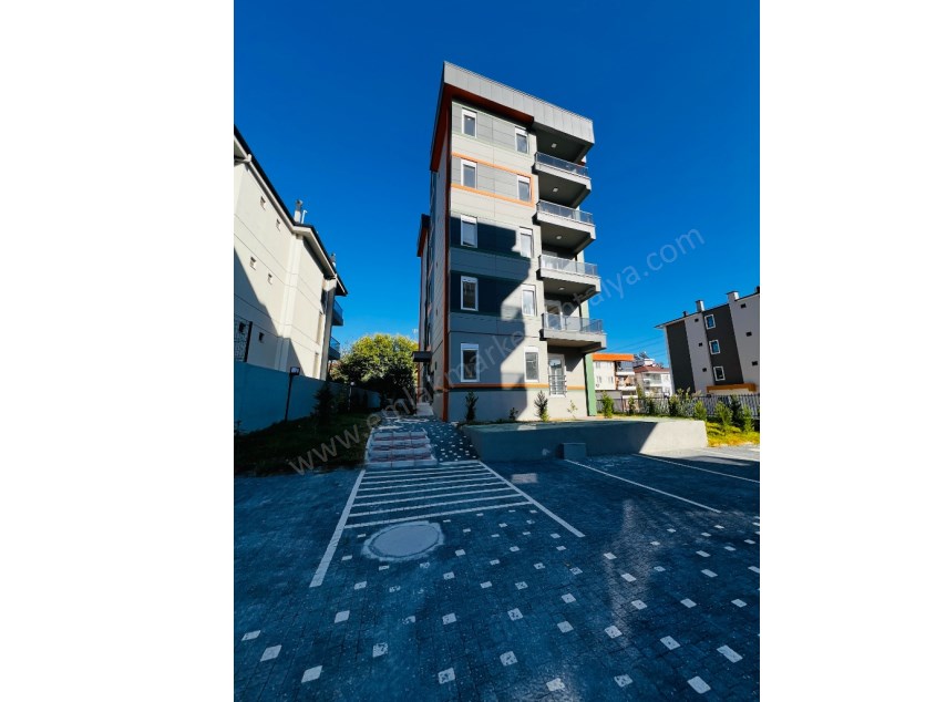 LÜKS SİTE İÇERİSİNDE KULLANIŞLI 1+1 DAİRE