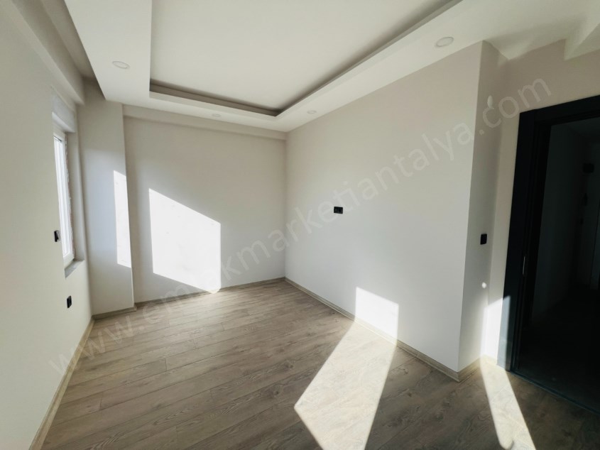 LÜKS SİTE İÇERİSİNDE KULLANIŞLI 1+1 DAİRE