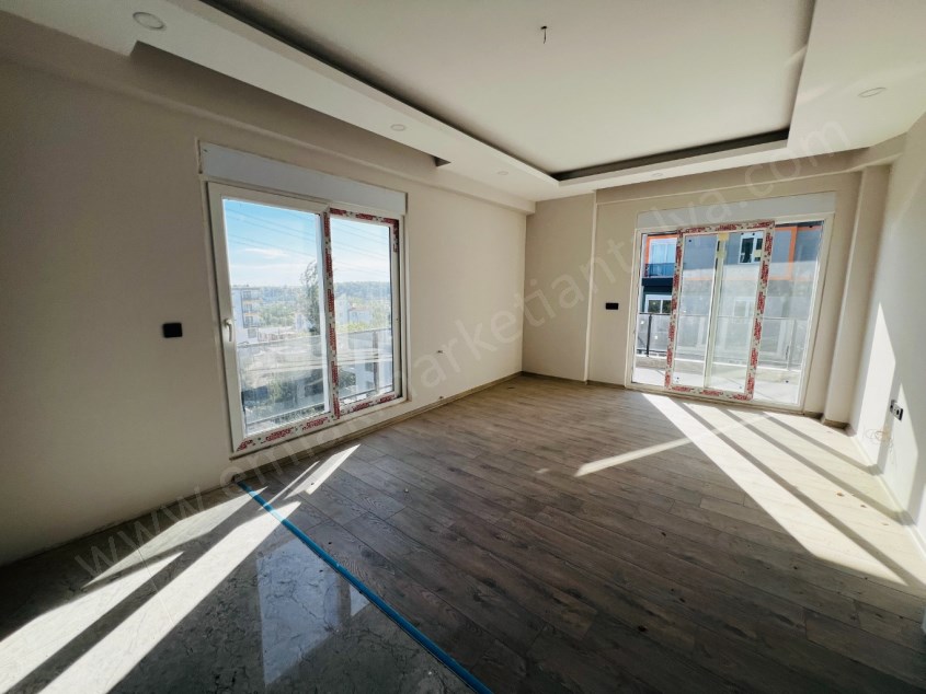 LÜKS SİTE İÇERİSİNDE KULLANIŞLI 1+1 DAİRE