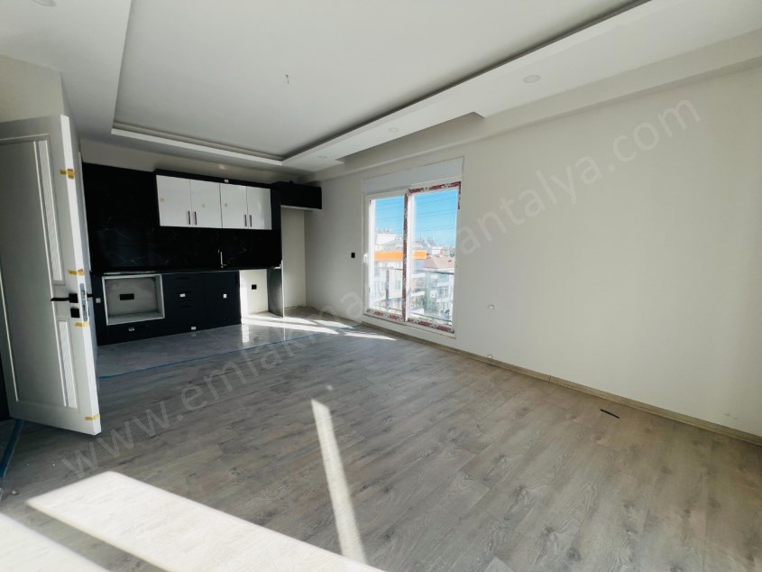 LÜKS SİTE İÇERİSİNDE KULLANIŞLI 1+1 DAİRE