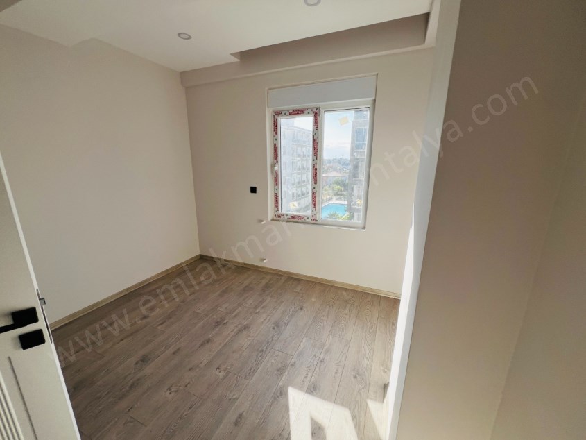 LÜKS SİTE İÇERİSİNDE AYRI MUTFAKLI MANZARALI 2+1 DAİRE