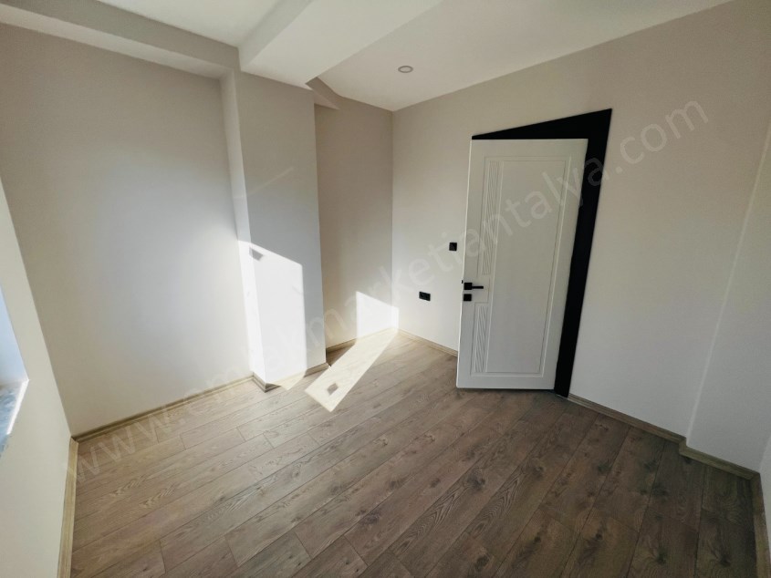 LÜKS SİTE İÇERİSİNDE AYRI MUTFAKLI MANZARALI 2+1 DAİRE