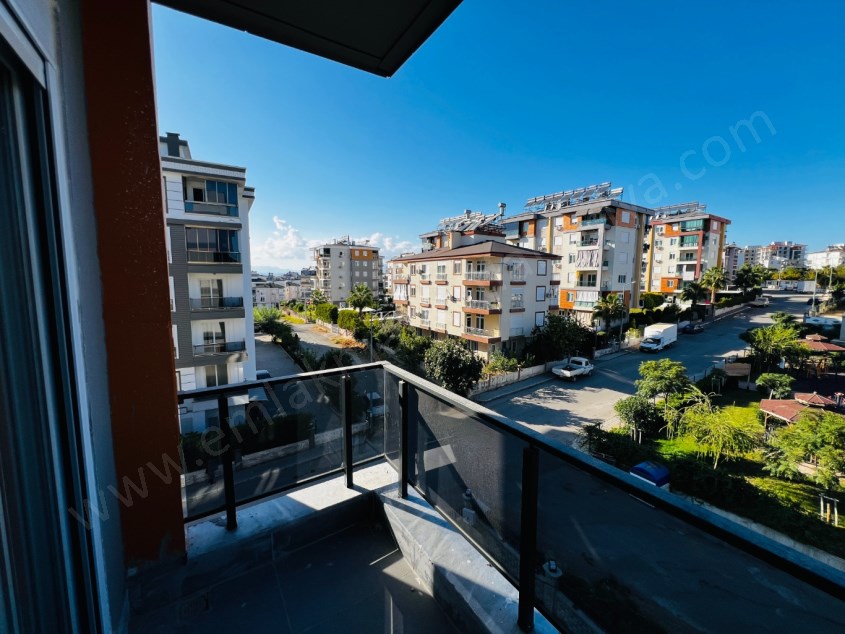 LÜKS SİTE İÇERİSİNDE AYRI MUTFAKLI MANZARALI 2+1 DAİRE