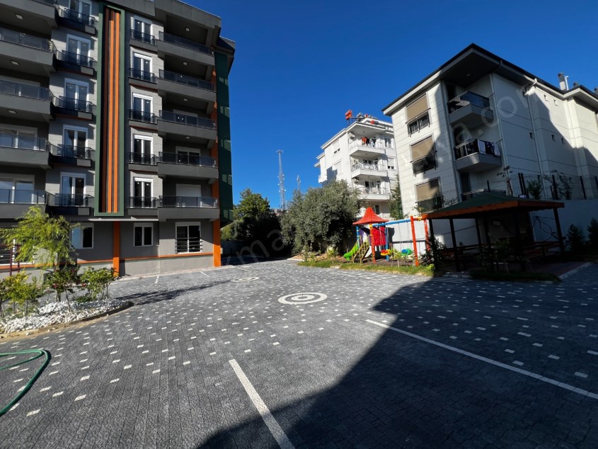 LÜKS SİTE İÇERİSİNDE AYRI MUTFAKLI MANZARALI 2+1 DAİRE