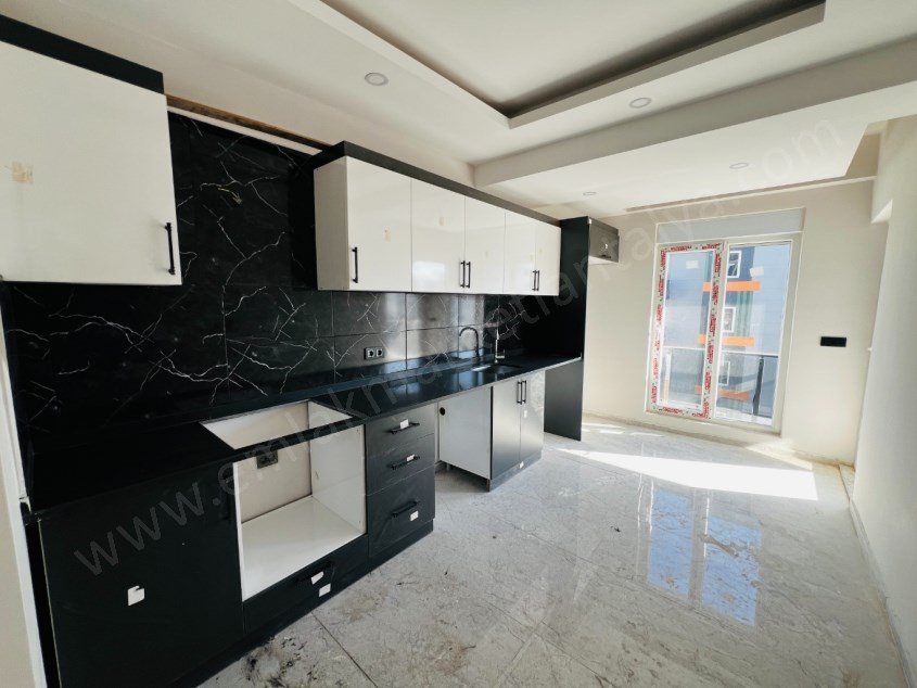 LÜKS SİTE İÇERİSİNDE AYRI MUTFAKLI MANZARALI 2+1 DAİRE