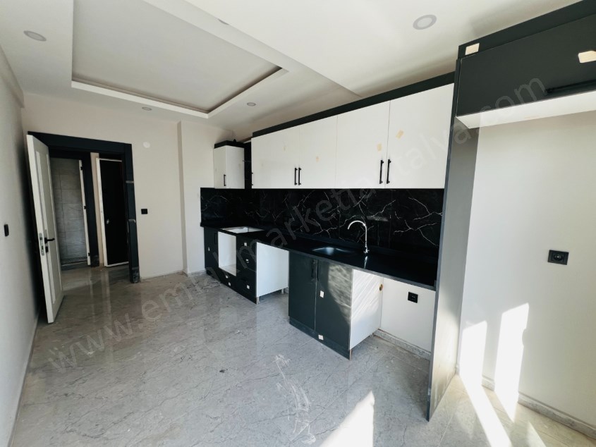 LÜKS SİTE İÇERİSİNDE AYRI MUTFAKLI MANZARALI 2+1 DAİRE