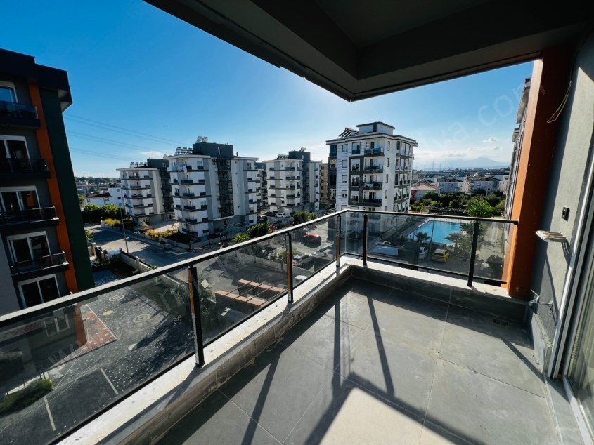 LÜKS SİTE İÇERİSİNDE AYRI MUTFAKLI MANZARALI 2+1 DAİRE