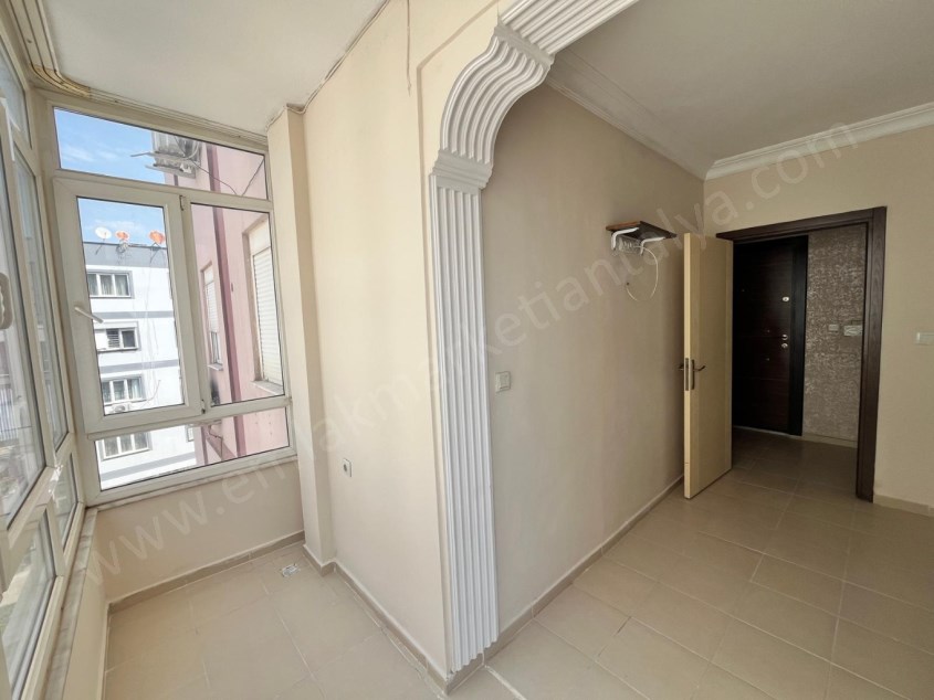 ASANSÖRLÜ AYRI MUTFAKLI DOĞALGAZ KAPIDA 3 BALKON 2 WC