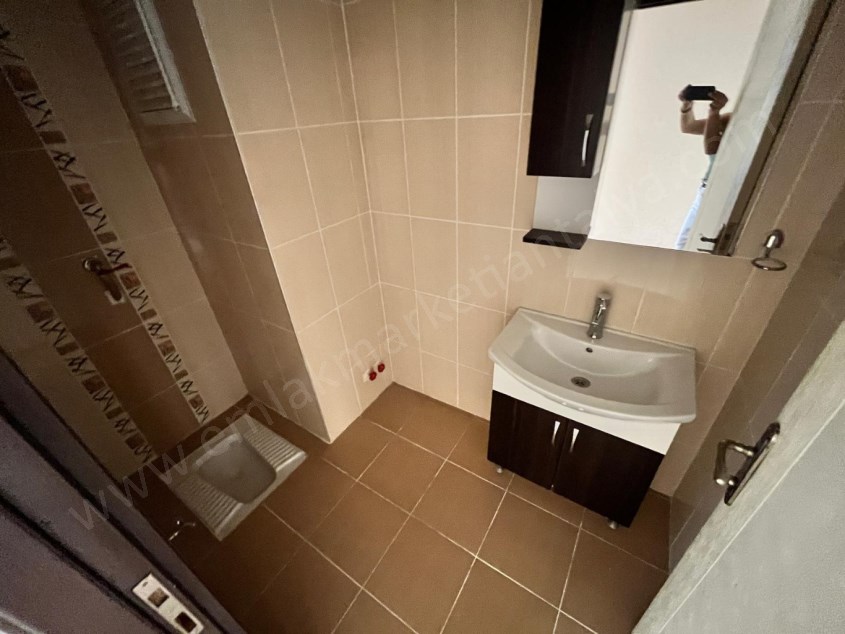 ASANSÖRLÜ AYRI MUTFAKLI DOĞALGAZ KAPIDA 3 BALKON 2 WC