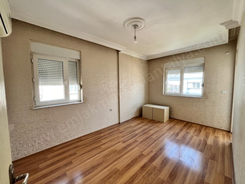 ASANSÖRLÜ AYRI MUTFAKLI DOĞALGAZ KAPIDA 3 BALKON 2 WC