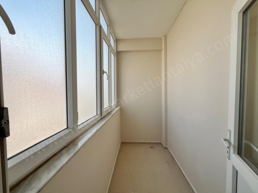 ASANSÖRLÜ AYRI MUTFAKLI DOĞALGAZ KAPIDA 3 BALKON 2 WC