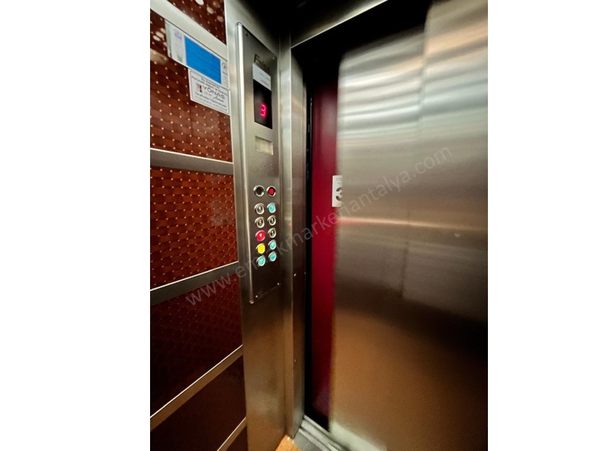 ASANSÖRLÜ AYRI MUTFAKLI DOĞALGAZ KAPIDA 3 BALKON 2 WC