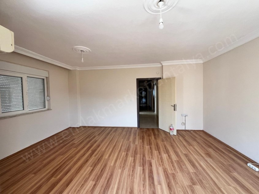 ASANSÖRLÜ AYRI MUTFAKLI DOĞALGAZ KAPIDA 3 BALKON 2 WC