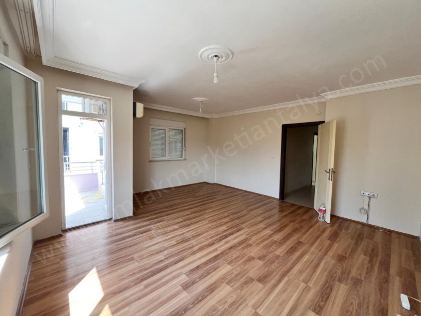 ASANSÖRLÜ AYRI MUTFAKLI DOĞALGAZ KAPIDA 3 BALKON 2 WC