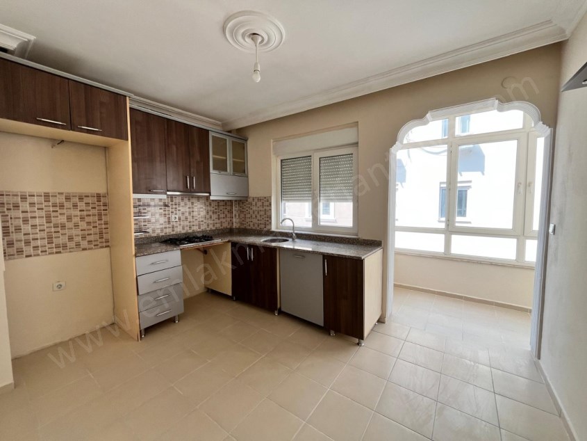 ASANSÖRLÜ AYRI MUTFAKLI DOĞALGAZ KAPIDA 3 BALKON 2 WC