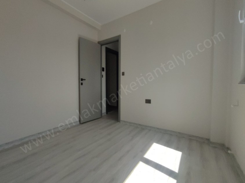 DÖŞEMEALTINDA MERKEZİ KONUMDA KATTA SIFIR DAİRELER 