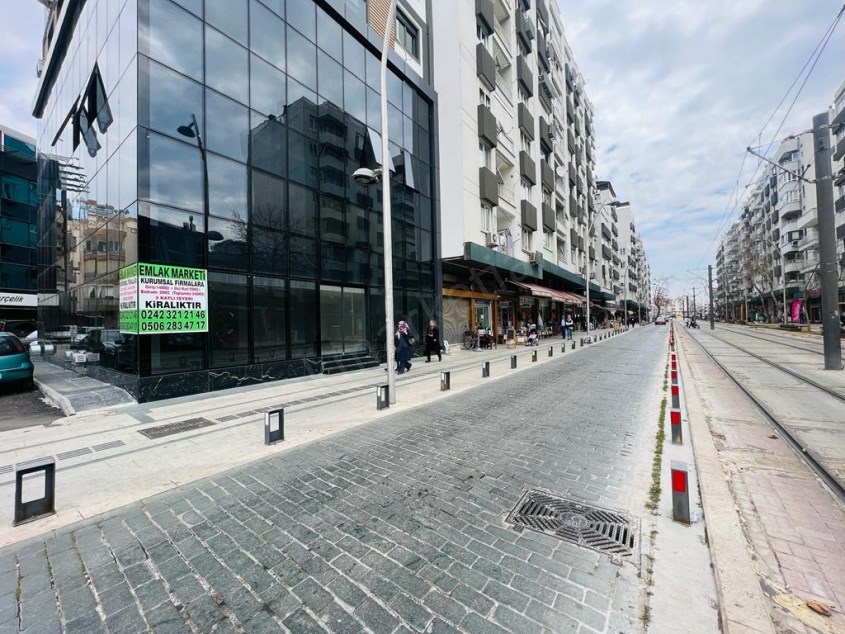 ALİ ÇETİNKAYA CADDESİNDE 240 M² 3 KATLI KÖŞE DÜKKAN