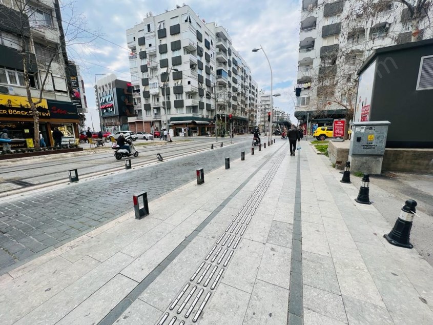 ALİ ÇETİNKAYA CADDESİNDE 240 M² 3 KATLI KÖŞE DÜKKAN