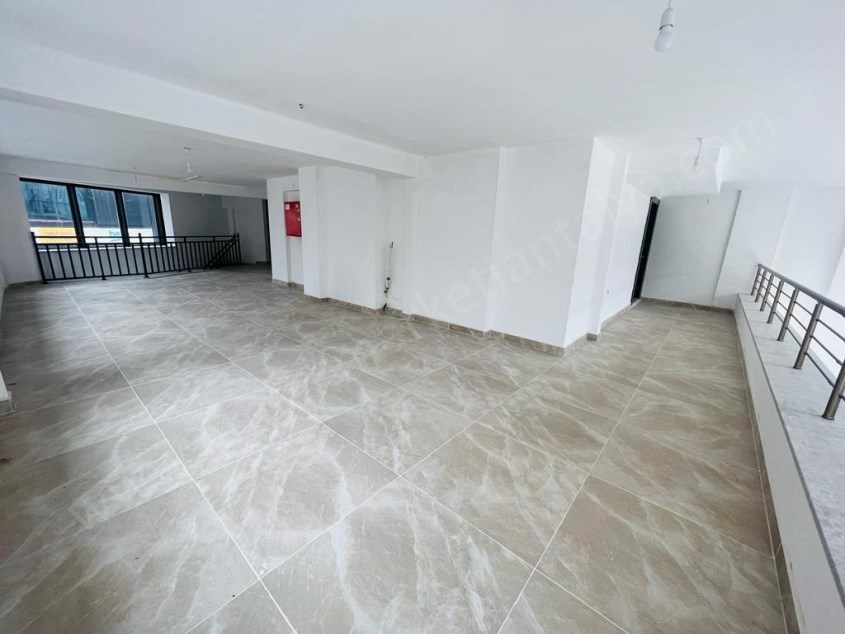 ALİ ÇETİNKAYA CADDESİNDE 240 M² 3 KATLI KÖŞE DÜKKAN
