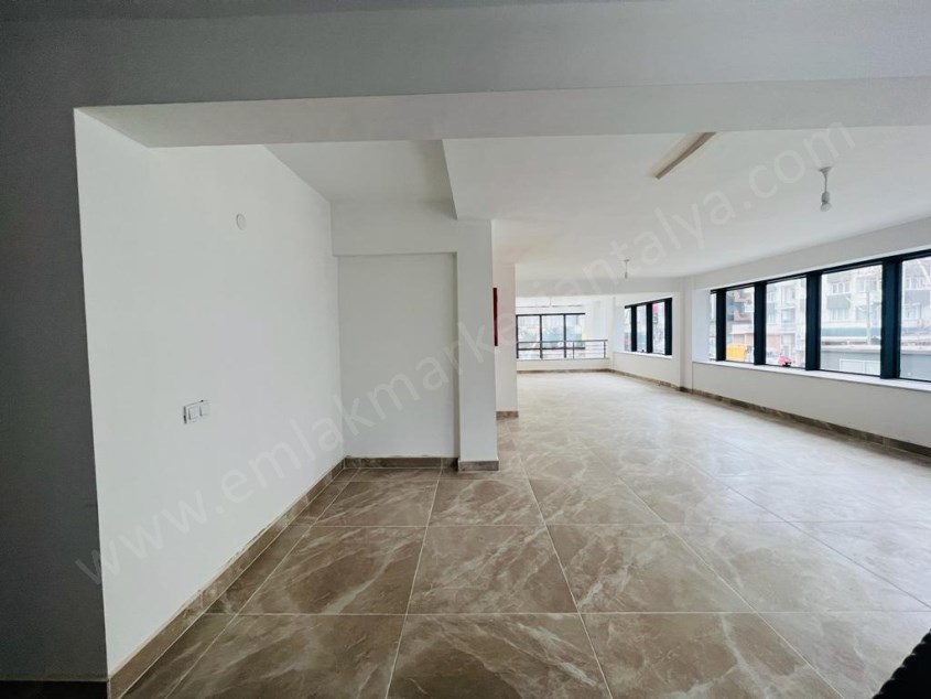 ALİ ÇETİNKAYA CADDESİNDE 240 M² 3 KATLI KÖŞE DÜKKAN