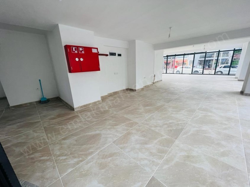 ALİ ÇETİNKAYA CADDESİNDE 240 M² 3 KATLI KÖŞE DÜKKAN