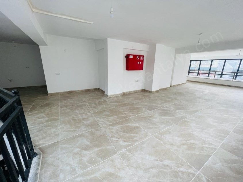 ALİ ÇETİNKAYA CADDESİNDE 240 M² 3 KATLI KÖŞE DÜKKAN