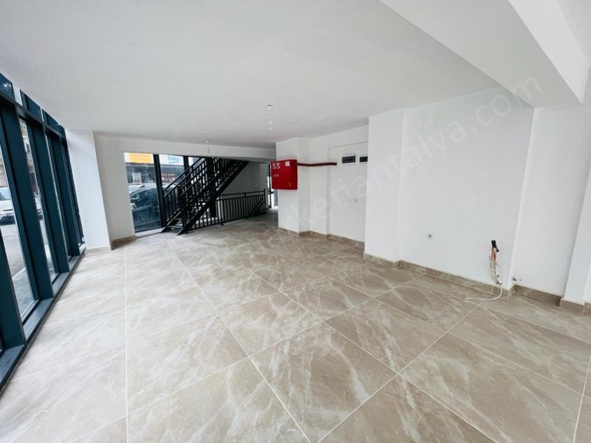 ALİ ÇETİNKAYA CADDESİNDE 240 M² 3 KATLI KÖŞE DÜKKAN