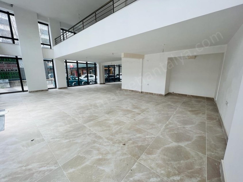 ALİ ÇETİNKAYA CADDESİNDE 240 M² 3 KATLI KÖŞE DÜKKAN