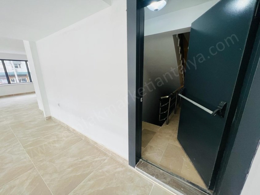 ALİ ÇETİNKAYA CADDESİNDE 240 M² 3 KATLI KÖŞE DÜKKAN