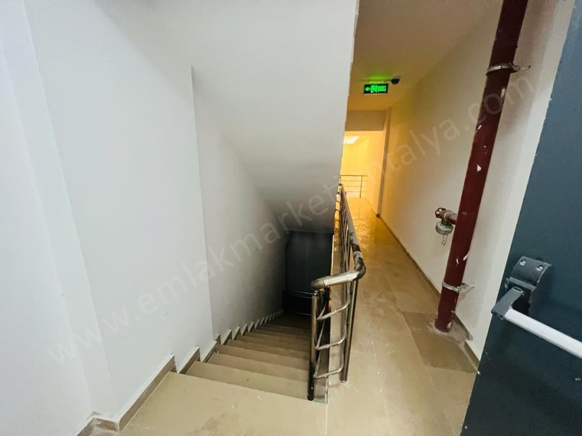 ALİ ÇETİNKAYA CADDESİNDE 240 M² 3 KATLI KÖŞE DÜKKAN